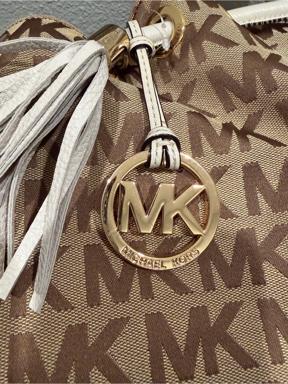 Michael Kors Signature MK Monogram Shoulder Tote Bag Neutral Beige Gold Hardware - Picture 3 of 4